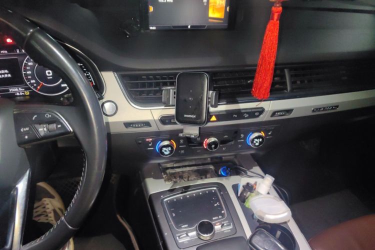 Used Audi Q7 2019 45 TFSI Comfort Model Audio And AC Panel