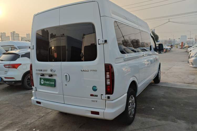 Used SAIC MAXUS Xintu V80 2025 PRO Aoyuntong 2.0T Automatic Long-Wheelbase Mid-Roof Model with 6/7/8/9 Seats
