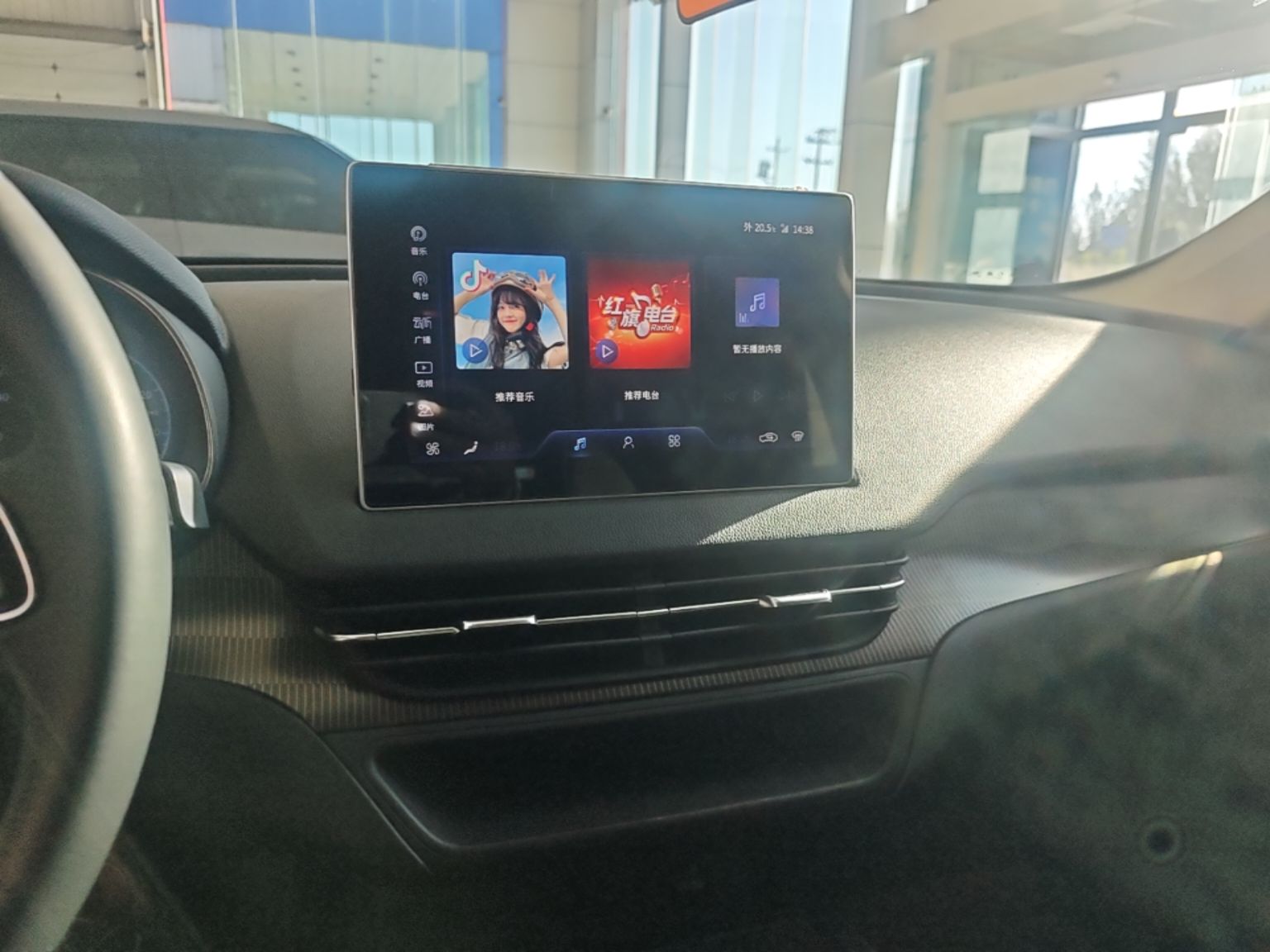 Hongqi E-QM5 2023 Base Travel Edition — снимка 15