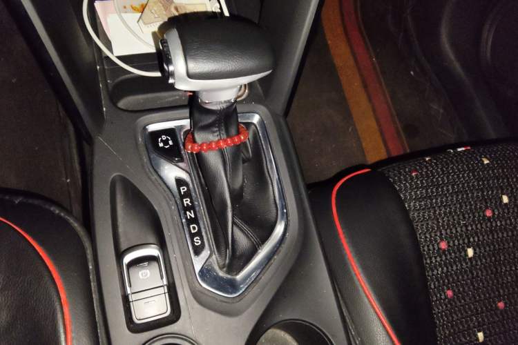 Used GAC Trumpchi GS4 2017 235T Automatic Two-Wheel Drive Luxury Smart Connectivity Version Gear Lever