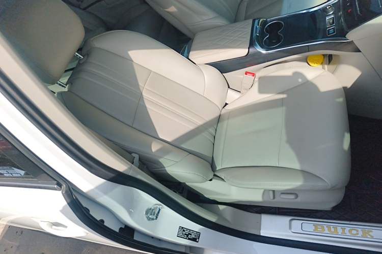 Used Buick GL8 2023 Land Executive Class Comfort Model