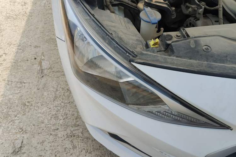 Used Hyundai Celesta 2018 1.6L Automatic GL Enjoyment Edition China VI compliant Right Front Headlight