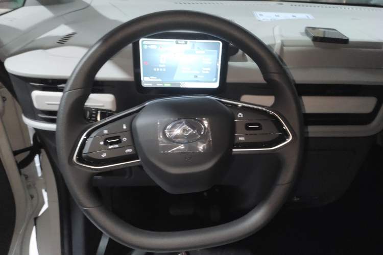 Used SAIC MAXUS Dana V1 2024 V1 Short Wheelbase Low-Roof Multi-Function Version (51 kWh)
