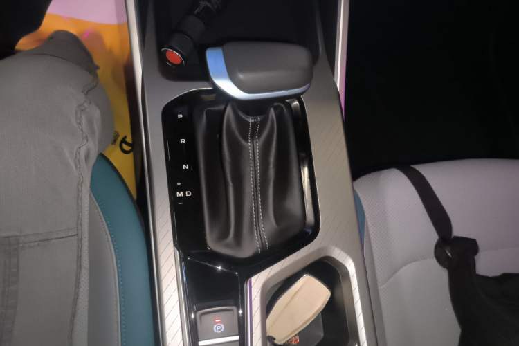 Used Geely Auto Emgrand 2023 4th Generation Champion Edition 1.5L CVT Flagship Model Gear Lever