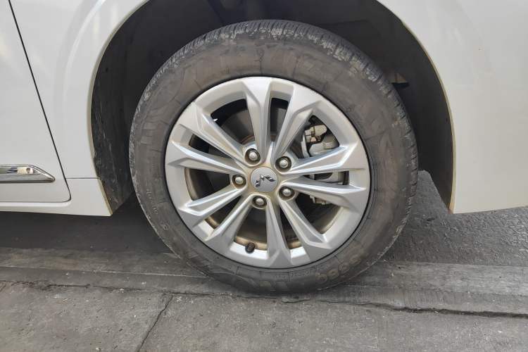 Used Wuling Jiachen 2022 1.5T CVT Smart Luxury Version Right Front Wheel Hub