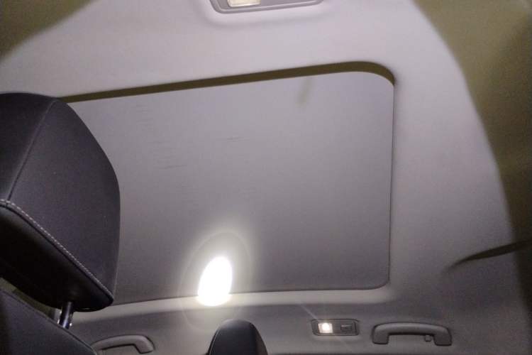 Used Volkswagen T-ROC 2021 280TSI DSG Two-Wheel Drive Comfort Connect Edition Headliner