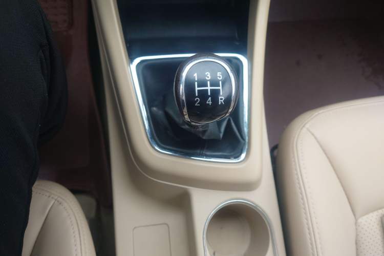 Used Baojun 730 2014 1.5L manual Comfort ESP version 7 seats
