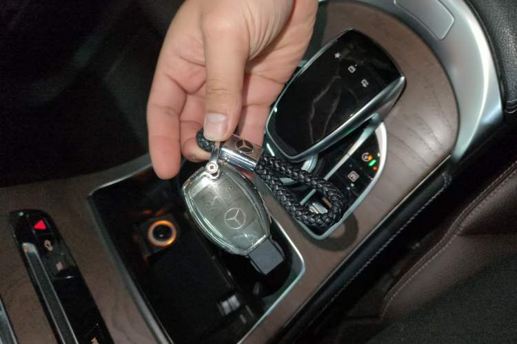 Used Mercedes-Benz GLC 2016 GLC 300 4MATIC Dynamic Model Vehicle Key