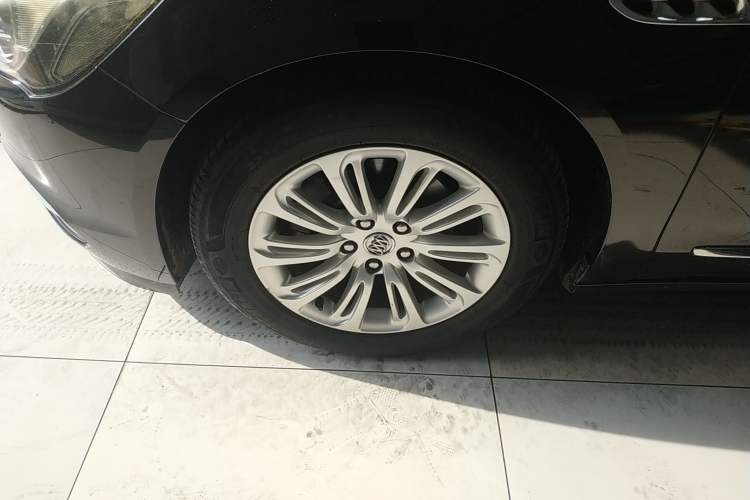 Used Buick LaCrosse 2016 20T Elite Edition Left Front Wheel Hub