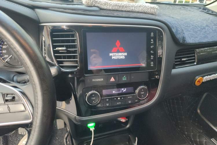 Used Mitsubishi Outlander 2019 2.0L Two-Wheel Drive Comfort Edition 5 Seats China V Standard Audio And AC Panel