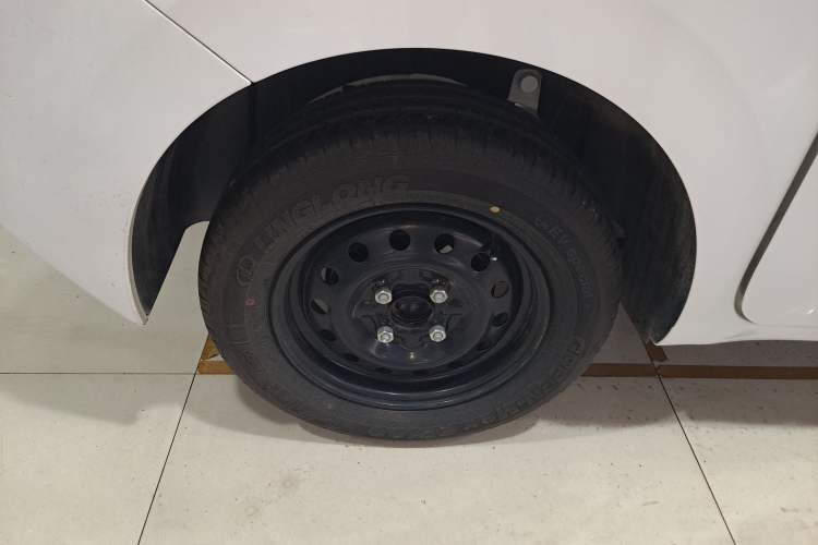 Used Wuling Zhiguang New Energy 2025 Standard Model Right Rear Wheel Hub