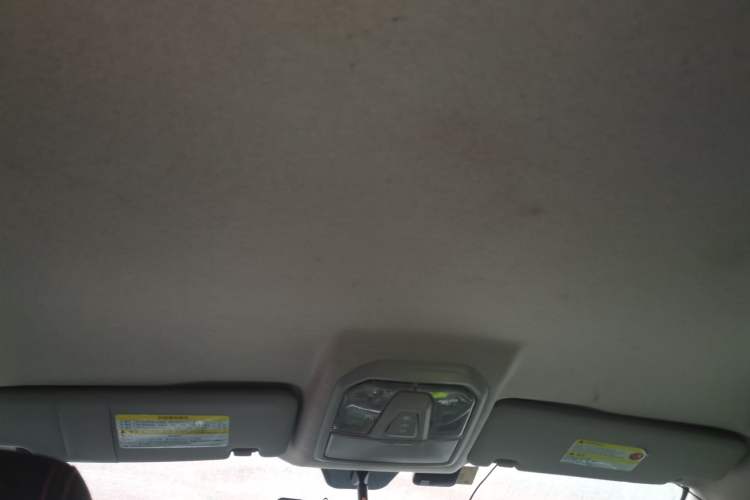 Used SAIC MAXUS T60 2017 2.0T Gasoline Automatic 4x4 High-Ride Elite Standard Cabin Headliner