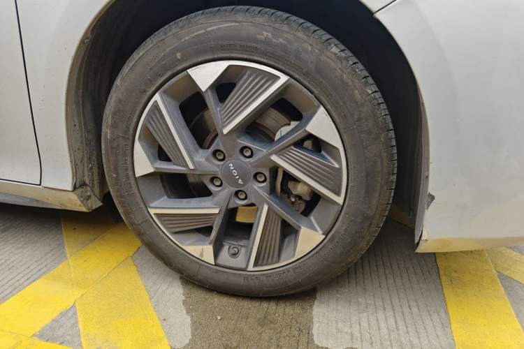 Used AION S Plus 2021 80 Ultra-Long Range Edition Right Front Wheel Hub