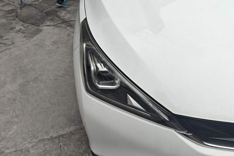 Used AION Trumpchi GE3 2018 530 Internet Premium Edition Right Front Headlight