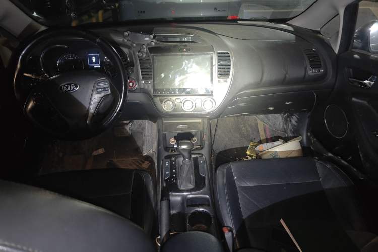 Used Kia K3 2016 1.6L Automatic GLS Center Console