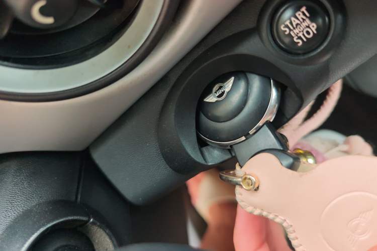 Used MINI 2011 1.6L ONE
