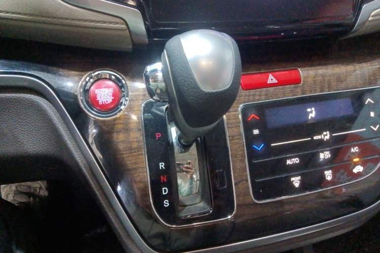 Used Honda Odyssey 2017 2.4L Luxury Edition Gear Lever