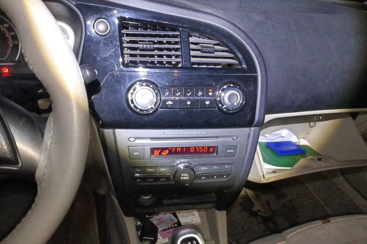 Used Soueast V3 Lingyue 2013 Revised Version 1.5L Manual – Affordable Edition Audio And AC Panel