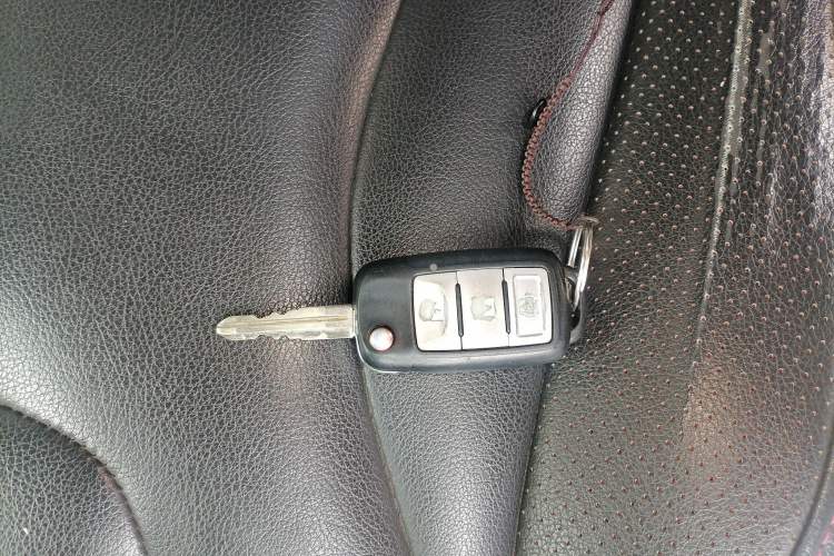 Used Dongfeng Fengon 370 2016 1.5L Manual Luxury 7-Seater Vehicle Key