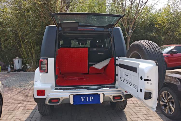 Used BAIC Off-Road BJ40 2019 2.3T Automatic Four-Wheel Drive Urban Hunter Edition Premium Model China VI Emission Standard