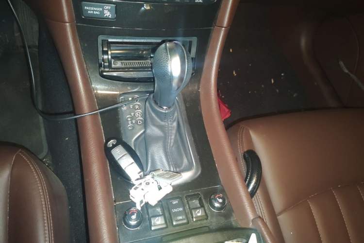 Used Infiniti QX50 2013 2.5L Two-Wheel-Drive Elegant Edition
