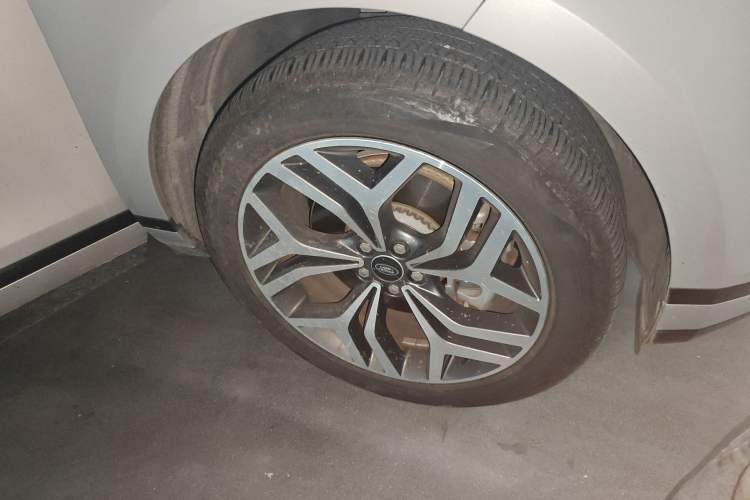 Used Land Rover Range Evoque New Energy 2023 Aurora L P300e Plug-in Hybrid Electric Version Right Front Wheel Hub