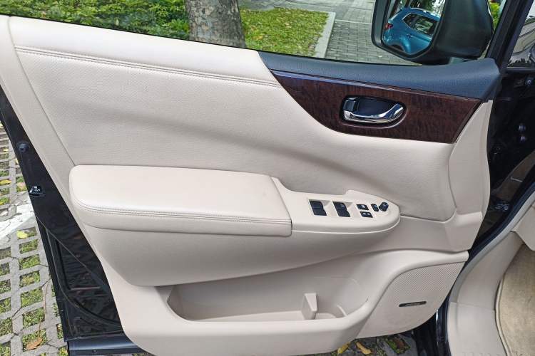 Used Nissan Quest 2015 3.5L SL
