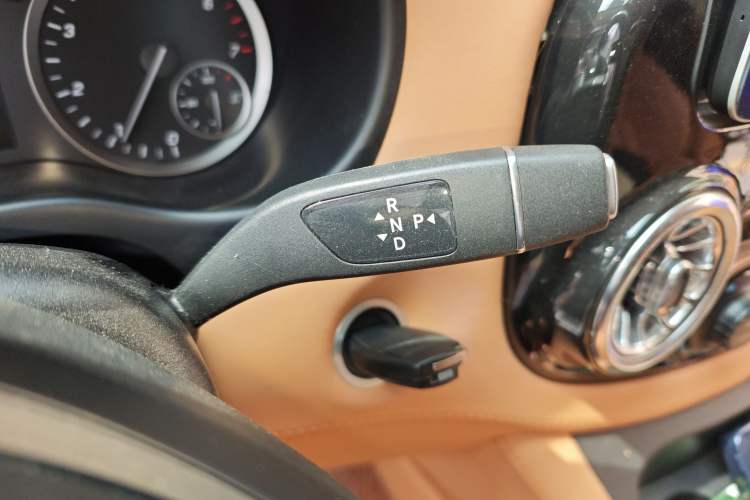 Used Mercedes-Benz Vito 2020 2.0T Elite Version 7 Seats
