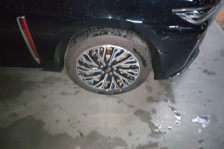 Used Hongqi H5 2025 2.0T Automatic Flag Edition – 500 000 Units Commemorative Version
