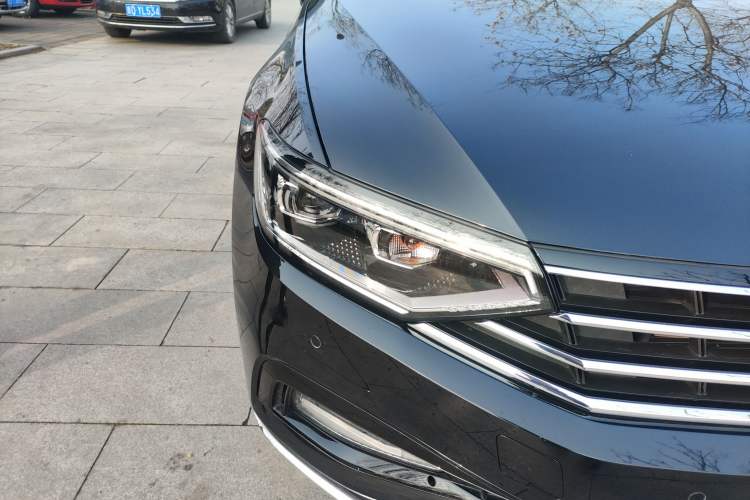 Used Volkswagen Magotan 2020 330TSI DSG Luxury Edition Right Front Headlight