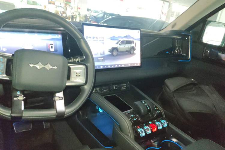 Used Formula Leopard 5 2023 Navigator Edition
