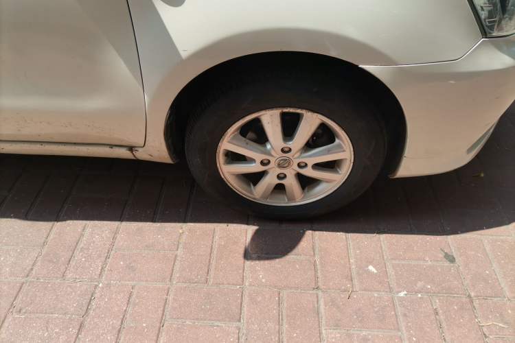 Used Nissan Livina 2013 1.6XE CVT Comfort Edition Right Front Wheel Hub