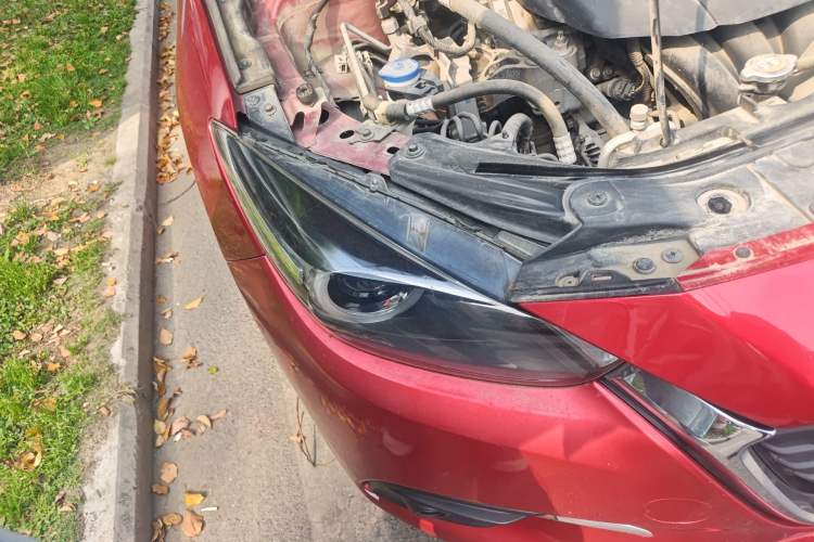 Used Mazda 3 Axela 2017 Sedan 1.5L Automatic Luxury Model Emission Standard China V Right Front Headlight