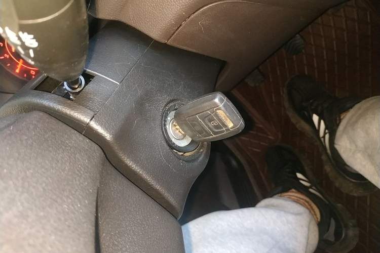 Used Wuling Hongguang V 2022 1.5L Jingqu Edition Enclosed-Window Vehicle with Hydraulic Power Steering LAR
