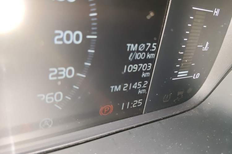 Used Volvo S60 2022 B4 Zhiyi Luxury Edition Odometer Close Up