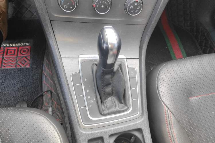 Used Volkswagen Golf 2015 1.6L Automatic Comfort Model
