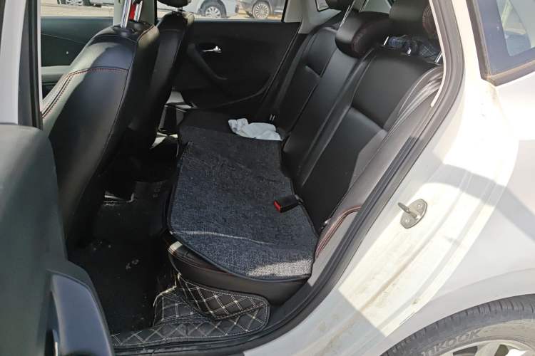 Used Volkswagen Polo 2016 1.6L Automatic Comfort Model
