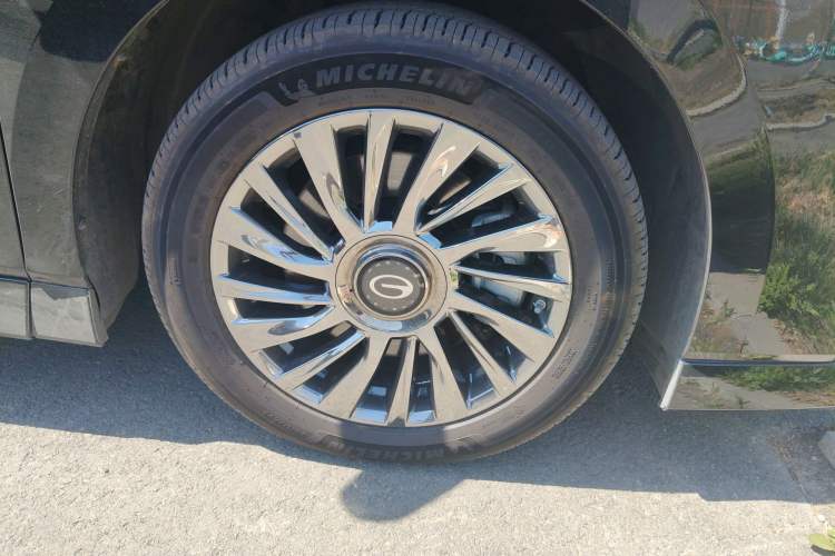 Used GAC Trumpchi M8 2023 Zongshi Series Dual-Motor YuZun Edition Right Front Wheel Hub