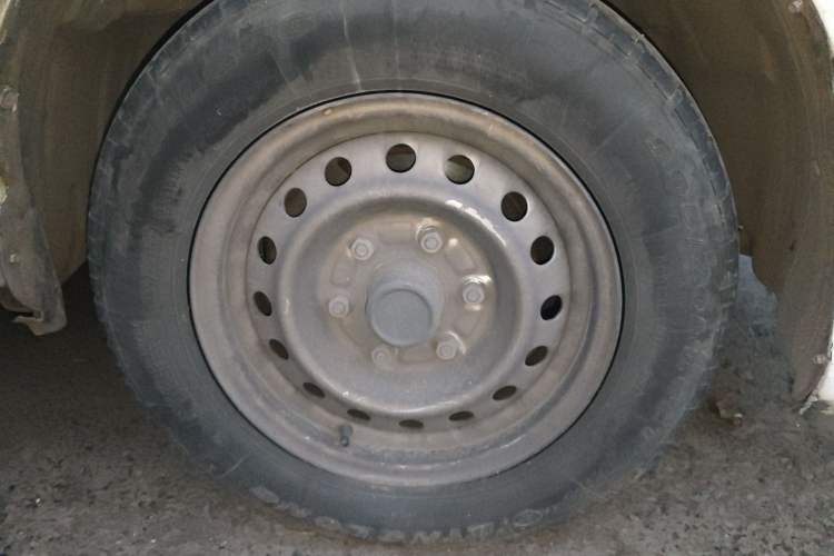 Used Jinbei Express 2020 2.0L Upgraded Version China VI Standard 6-Seater 1TZS Right Front Wheel Hub