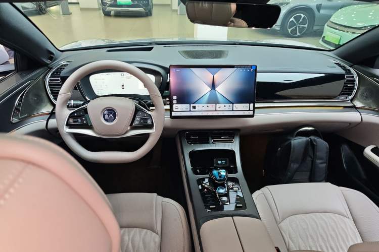 Used BYD Han 2025 DM-i Intelligent Driving Edition 125KM LiDAR Flagship Model
