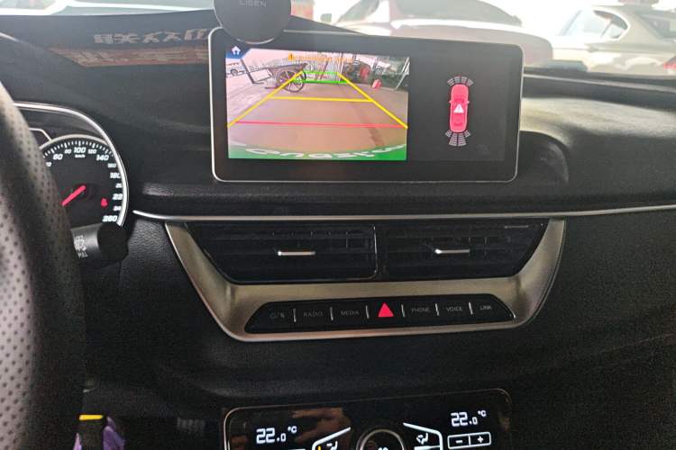 Used Hongqi H5 2020 1.8T Automatic Smart Connect Flagship Edition Audio And AC Panel