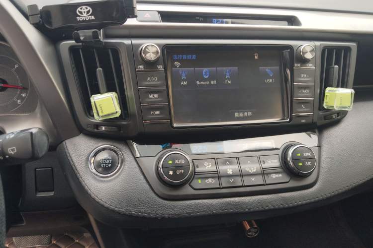 Used Toyota RAV4 2016 2.0L CVT Two-Wheel Drive Fashion Edition China V Standard Audio And AC Panel