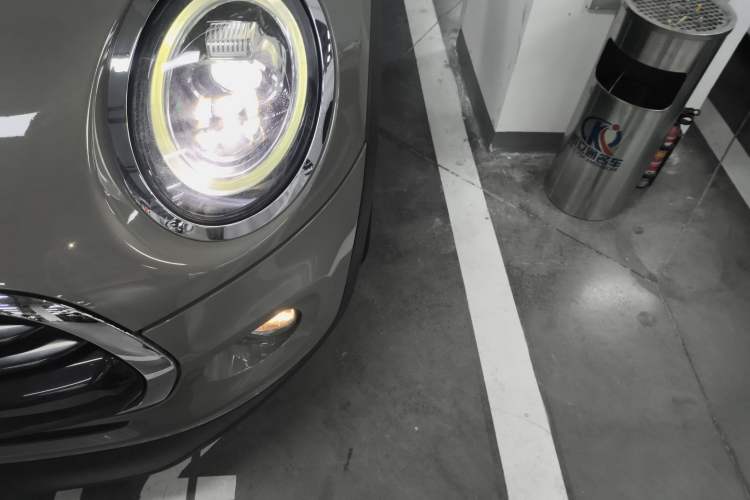 Used MINI 2018 1.5T COOPER Classic Edition Five-Door Version Left Front Headlight