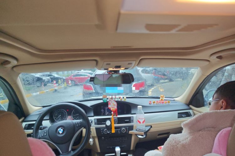 Used BMW 3 Series 2010 320i Luxury Model