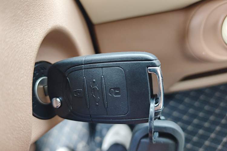 Used Wuling Hongguang MINIEV 2025 Four-Door Version Advanced Edition Interior 1