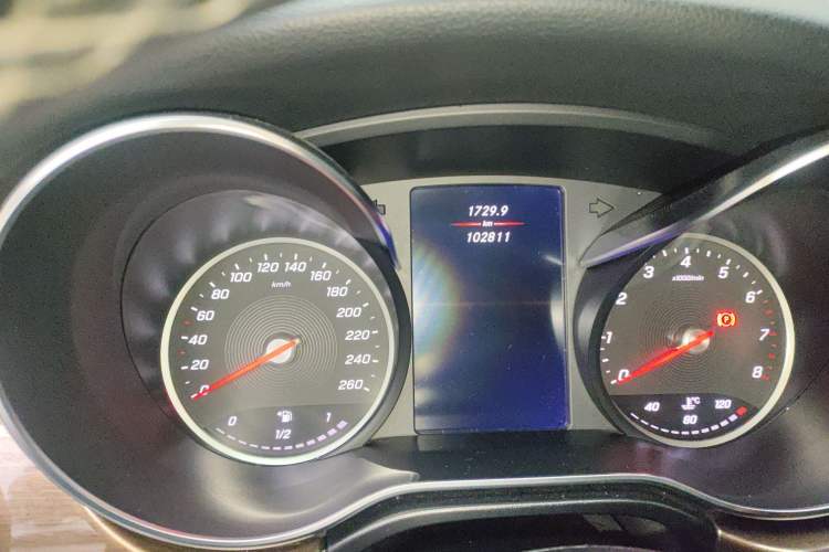 Used Mercedes-Benz V-Class 2022 V 260 L Long-wheelbase Luxury Edition Odometer Close Up