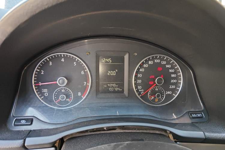 Used Volkswagen Sagitar 2011 1.6L Manual Comfort Version Instrument Cluster