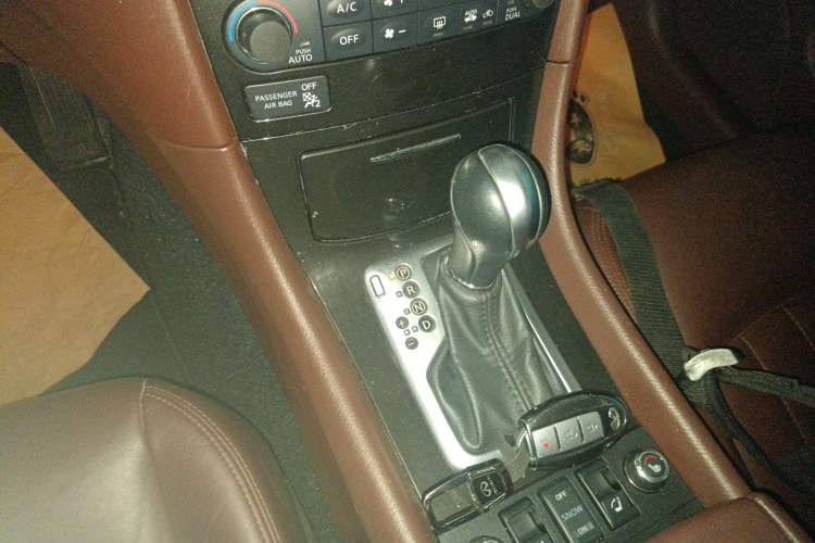 Used Infiniti QX50 2013 2.5L Two-Wheel-Drive Elegant Edition