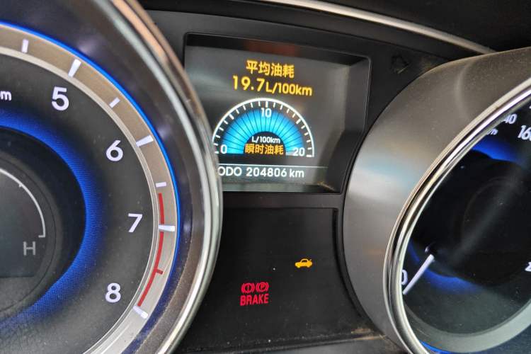 Used Hyundai Sonata 2013 2.4L Automatic Luxury Version China V Standard Odometer Close Up