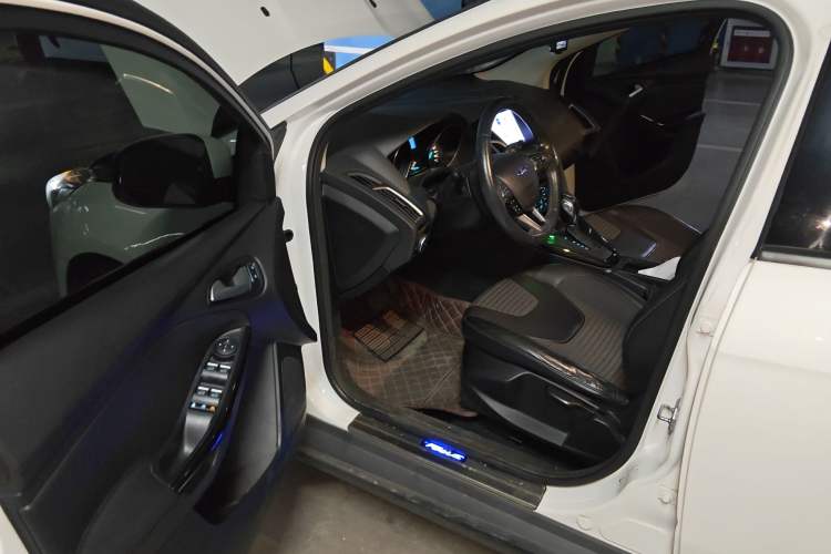 Used Ford Focus 2015 Sedan 1.6L Automatic Trend Model
